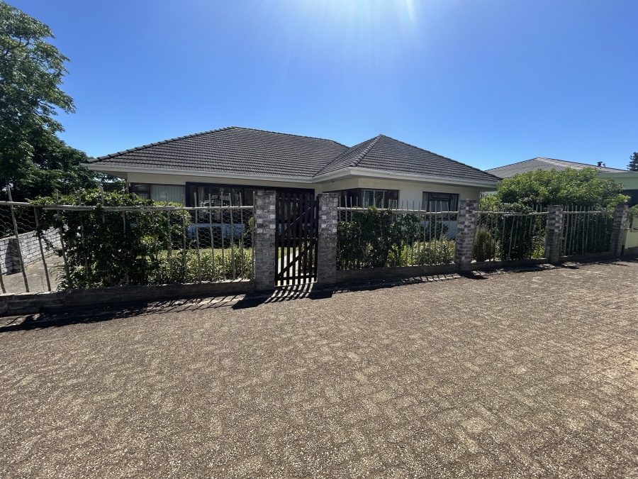 6 Bedroom Property for Sale in Napier Western Cape